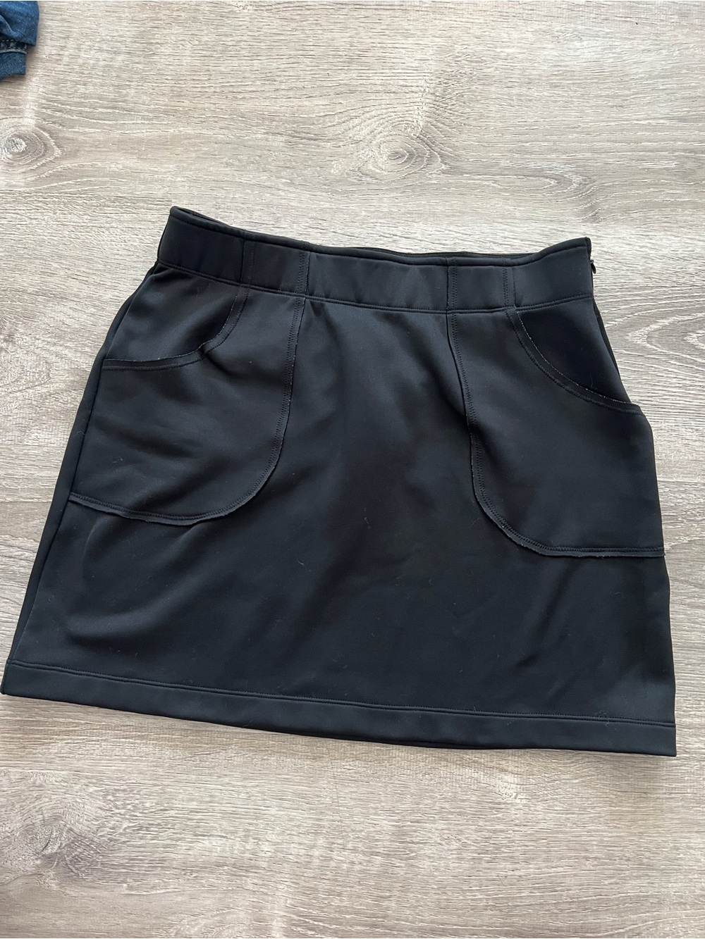 Athleta Classic Black Women's Skirt with Front Pockets
